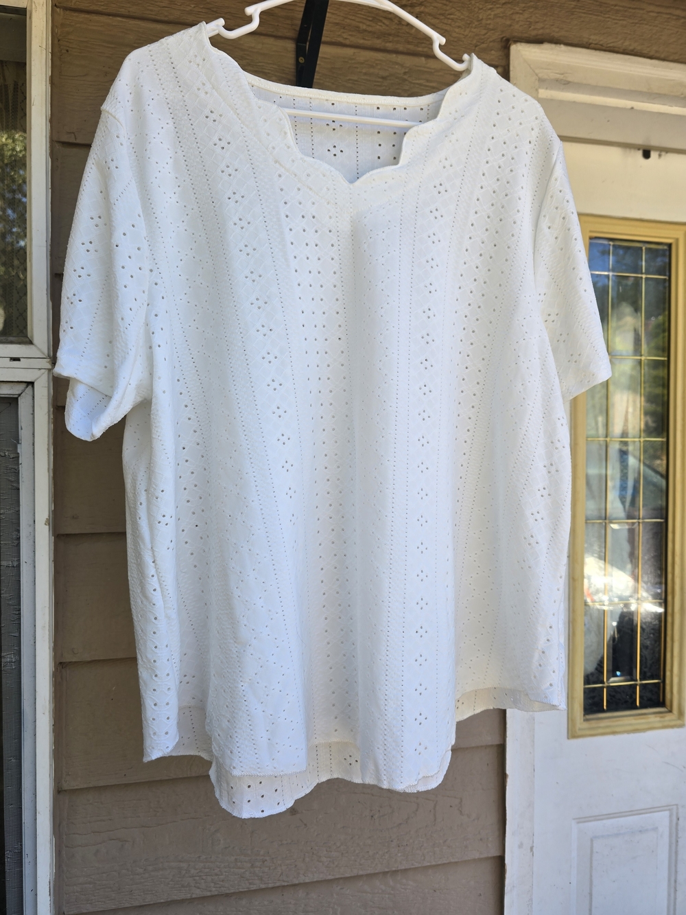 NWOT Women's White Eyelet Scallop Neck Short-Sleeve Shirt - XXL